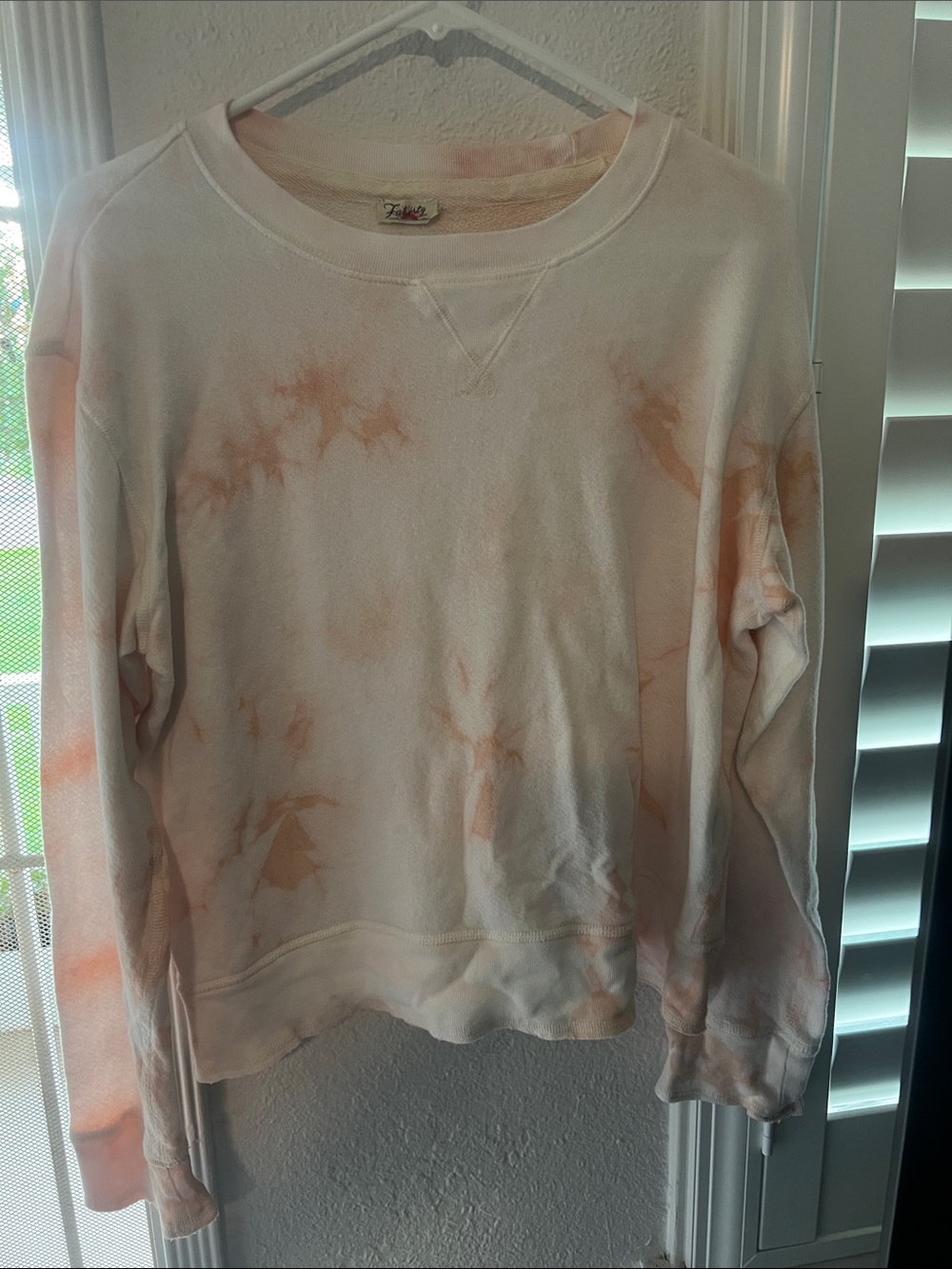 Faherty Cream and Peach Tie-Dye Crewneck Sweatshirt